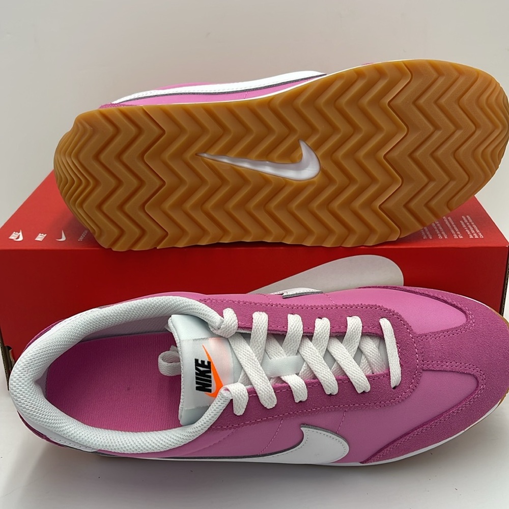Nike WMNS Pacific
Playful Pink/Gum Light
Brown/Safety Orange/White
HM4771-602 - Picture 3 of 16